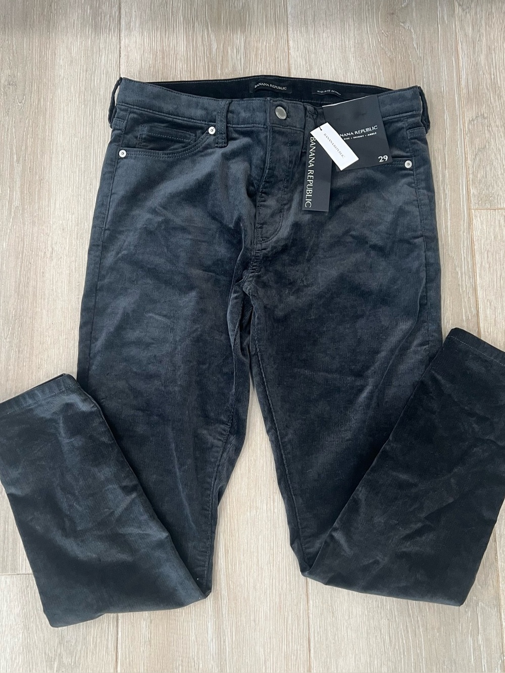 Banana Republic women’s Black Corduroy Pants mid rise skinny pants, size 29 BNWT